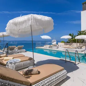 Gallery Luxury Suites & Rooms-Only Adults Split